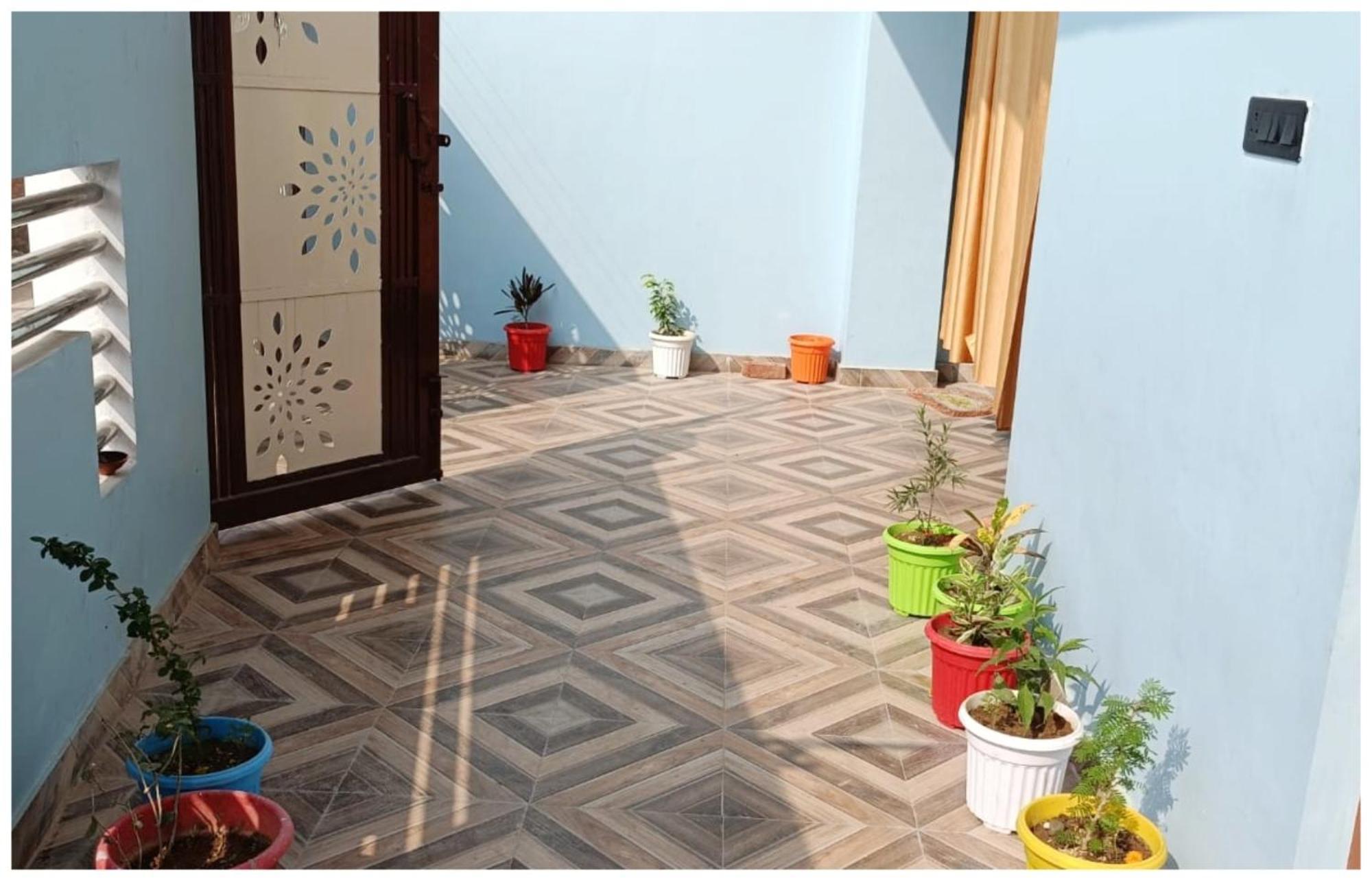Hotel Aparna Grand Near Ram Janam Bhoomi And Temple - Fully Air Conditioned - Free Wifi Available - Best Budget Hotel In Ayodhya Екстериор снимка